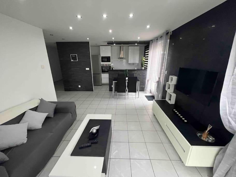 Tres Bel Appartement Entre Paris Et Disneyland Lognes Dış mekan fotoğraf