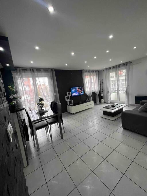 Tres Bel Appartement Entre Paris Et Disneyland Lognes Dış mekan fotoğraf