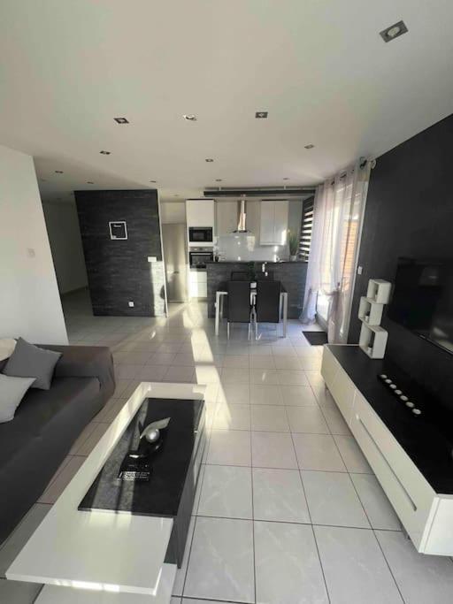 Tres Bel Appartement Entre Paris Et Disneyland Lognes Dış mekan fotoğraf